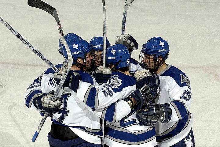 Hockey, casque, crosses, joueurs, glace